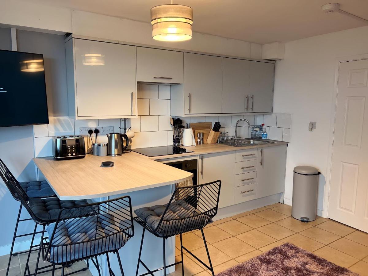 Court Ground Floor - Cosy With Sea Views Apartment